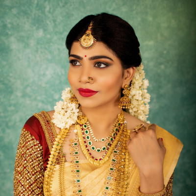 "Traditional South Indian bridal makeup with intricate designs, vibrant colors, and embellishments, reflecting the rich cultural heritage of Bengaluru."
