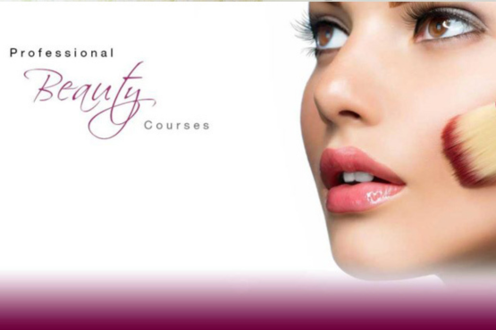 "A professional beautician at Shrees Beauty Parlour in Kathreguppe, Banashankari 3rd Stage, Bengaluru, expertly shaping a client's eyebrows."